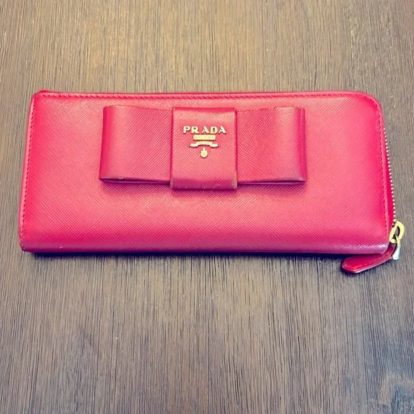 Authentic Pink Prada 3/4 zip wallet with bow! - Picture 1 of 12